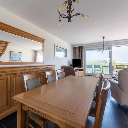 Bright Coastal In Apartment