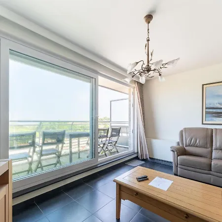 Apartment Bright Coastal In