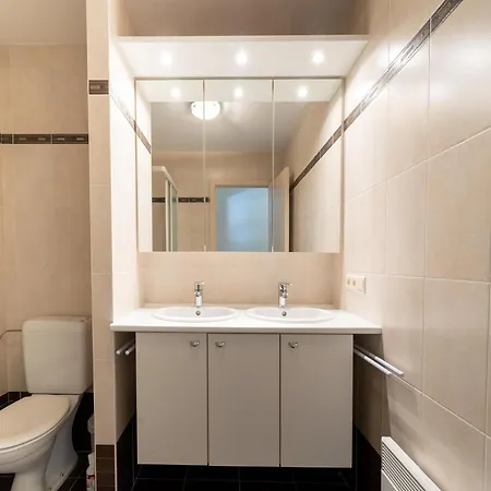 Bright Coastal In Apartment *